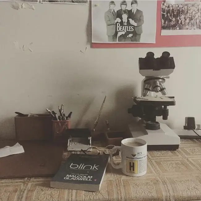 Personal photographic record of a microscopy workstation
